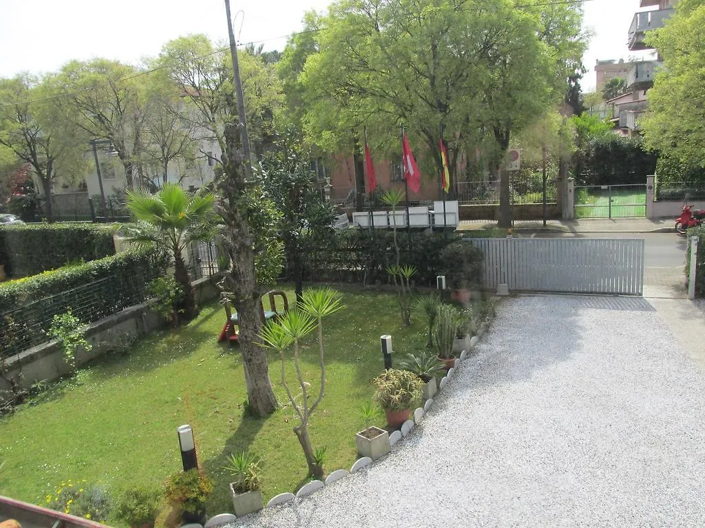 Hotel Roby Marina di Massa 3*,