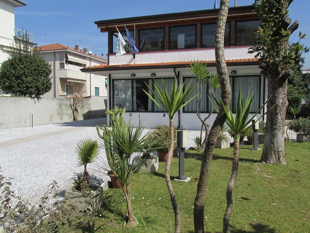 Hotel Roby Marina di Massa Italia