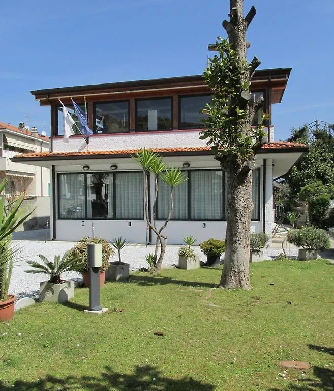 Hotel Roby Marina di Massa 3*,  Italia