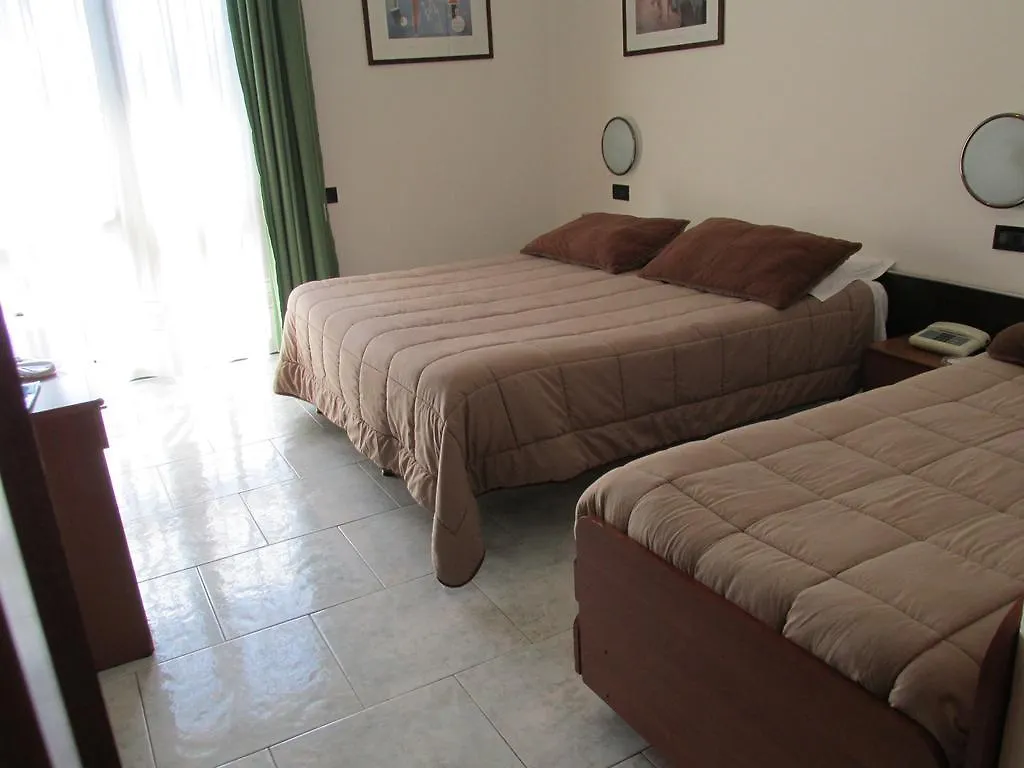 Hotel Roby Marina di Massa 3*,